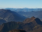 40 Verso la Corna Trenta Passi e il Monte Rosa